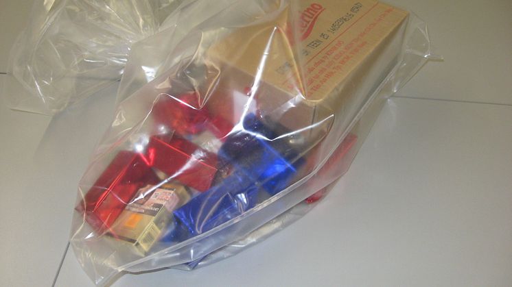 LON 02/15 Illicit cigarettes seized from nail bar