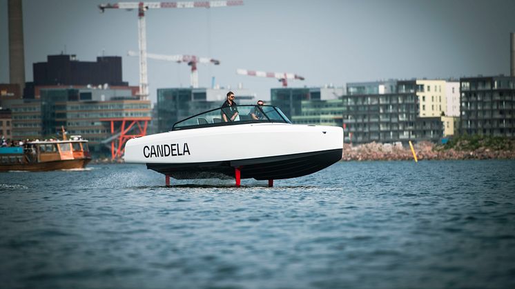 Candela C-8 flying.