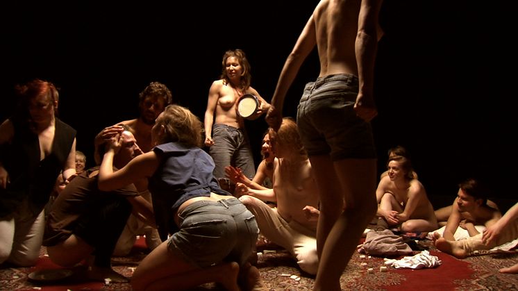 Joanna Lombard. Stillbild ur Orbital Re-enactments (2010)