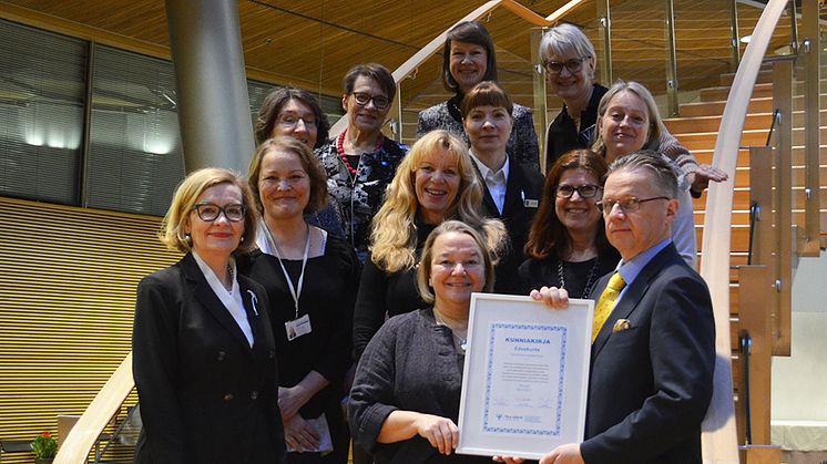 Kunniamaininta osallistumisesta työelämän terveystalkoisiin ojennettiin eduskunnan edustajille 13.12.