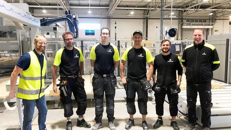 Teamet som genomfört utvecklingsarbetet vid vägglinjen i vår fabrik på Haraholmen i Piteå. Fr vänster; Ola, Rickard, Joel, Erik, Rob och Peter