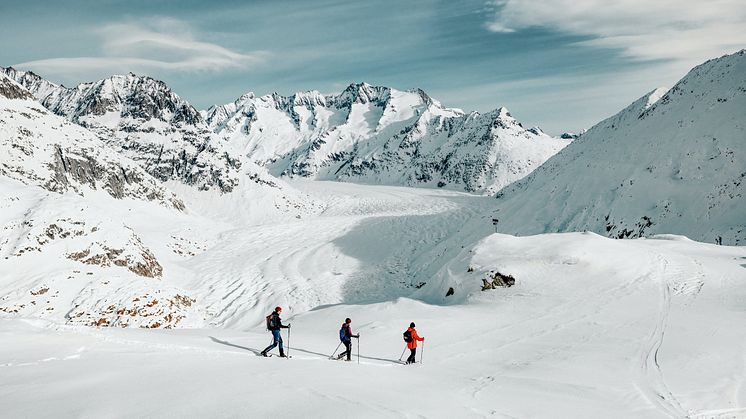 Schneeschuhläufer in der Aletsch Arena, Wallis (c) Schweiz Tourismus, Silvano Zeiter