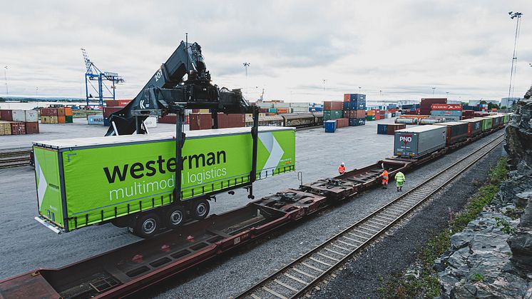 Westermans nya intermodala direkttrafik mellan Venlo i Nederländerna och Norrköpings hamn har nu påbörjats. Den 4 september lossades det första tåget i hamnen.