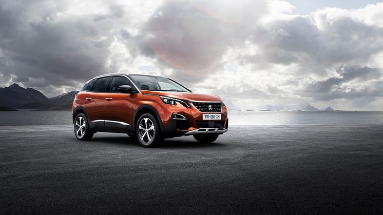 Första bilderna på Peugeots nya SUV 3008