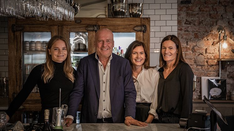 Hotel Frantz ägs och drivs av familjen Pettersson, en äkta hotellfamilj från Vadstena, som drivit hotell i över 30 år.