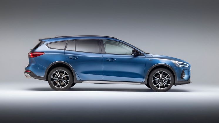 Ford Focus Active 2021 (3)
