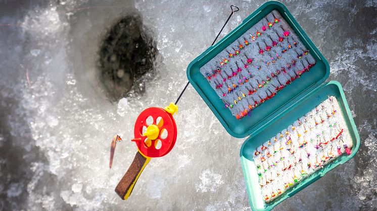 IceFishing_fotoRichardLindor_VisitDalarna