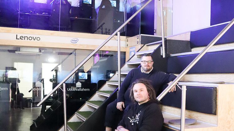 Michel och Johannes i trappan