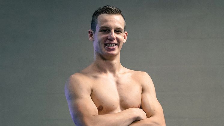 Blind swimmer reaches gold by self-orienting, both in the pool and life