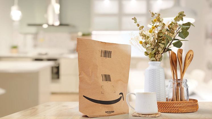 Amazon byter påsar i plast mot återvinningsbara papperspåsar och pappkuvert i Sverige