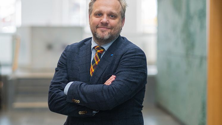 Anders Lundström (KD) i foajén på rådhus Kristianstad.