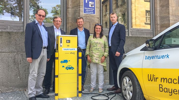 Offizielle Inbetriebnahme der E-Ladesäule am Luitpoldplatz