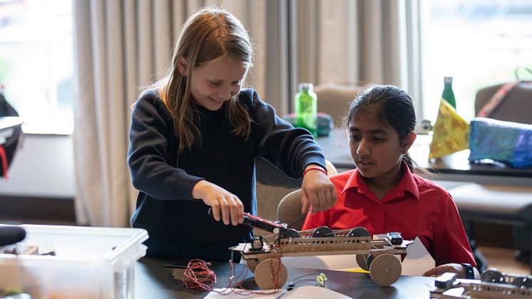 Hitachi Rail renews its commitment to promote STEM in UK Primary schools