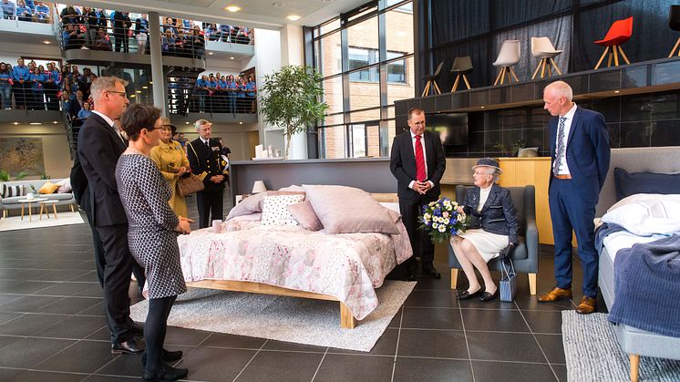 Hoher Besuch: Dänische Königin Margrethe II. besucht die Deutschlandzentrale von DÄNISCHES BETTENLAGER/JYSK in Handewitt