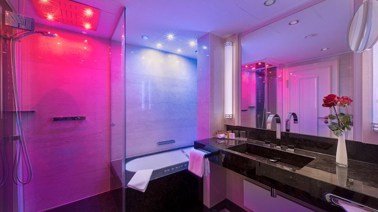 Atmospheric colours in the new bathrooms at the Maritim Hotel Bremen, Germany. 