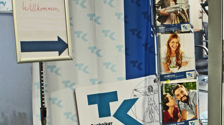 Die TK-Lounge, das Beratungszentrum für alle Fragen rund um Gesundheit und gesunde Lebensweise, im Hörsaalzentrum Halle 17.