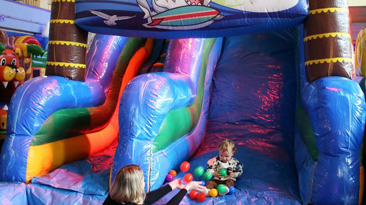 Westbad Leipzig - XXL-Hüpfburgen beim Winterferienprogramm