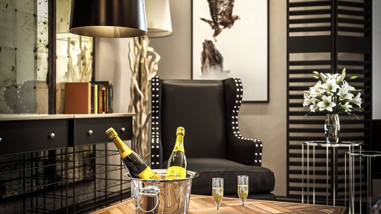 Clarion Hotel Helsinki Airport-junior-suite-3-HQ