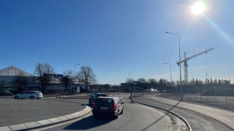 Ny körväg för trafiken på Backavägen