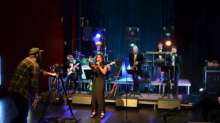 Joanne med husbandet gav årets galakväll en skön inramning. Foto: Freja Hagsund