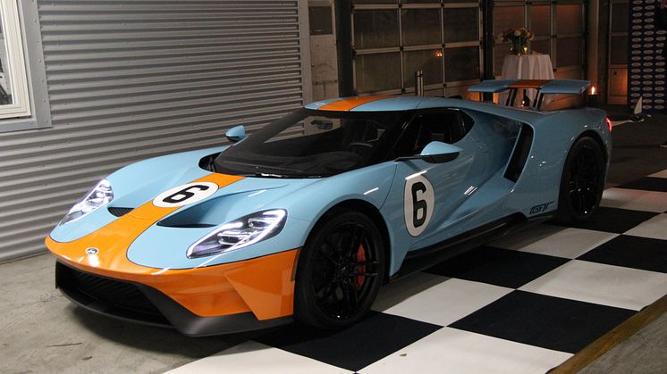 A dán Jason Watt dán autóversenyző új Ford GT-je