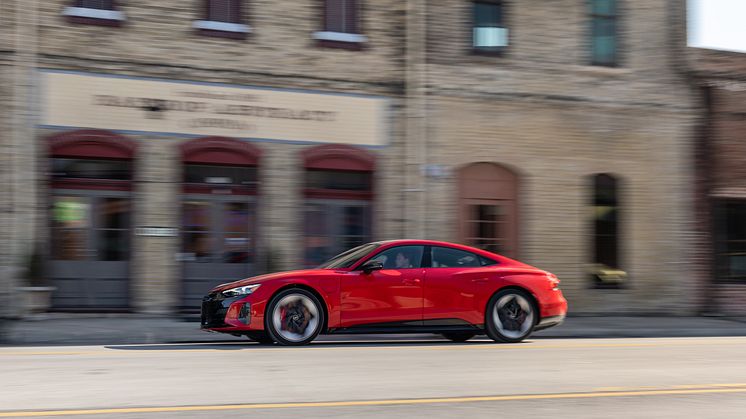 Audi e-tron GT (Tangorød)