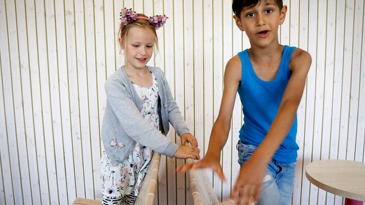 Rebecca och Baris, 6 resp 7 år, går i förskolan på Hyllevångsskolan.  