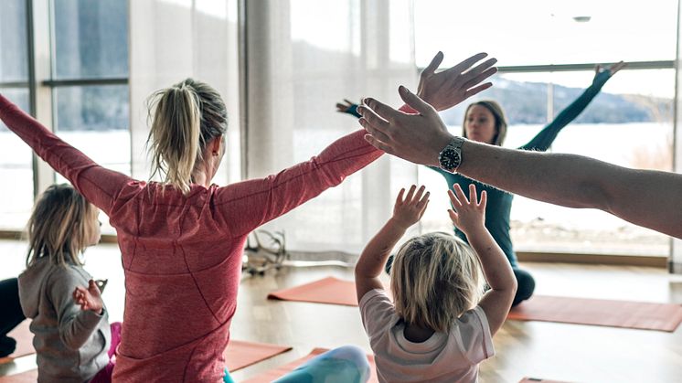 Familjeyoga på Holiday Club