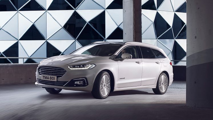 2019FordMondeo-Hybrid_01