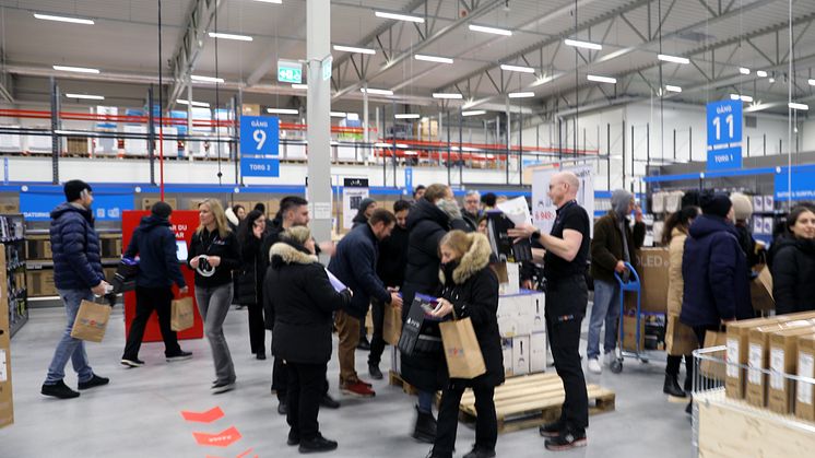 Nu slår NetOnNet upp portarna till sin nya Lagershop i Södertälje