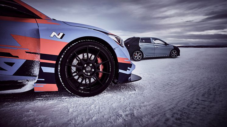 Hyundais konceptbil RM19 och kamouflerade nya i20 N på vintertest i Arjeplog.