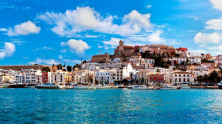 Spain lifts all health travel requirements for passengers flying from the EU