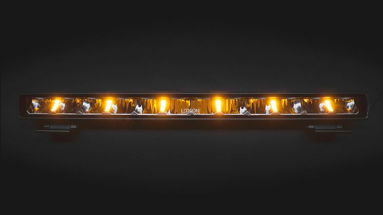 Ledson REX+ är en otroligt kraftfull LED-ramp med valbart positionsljus.