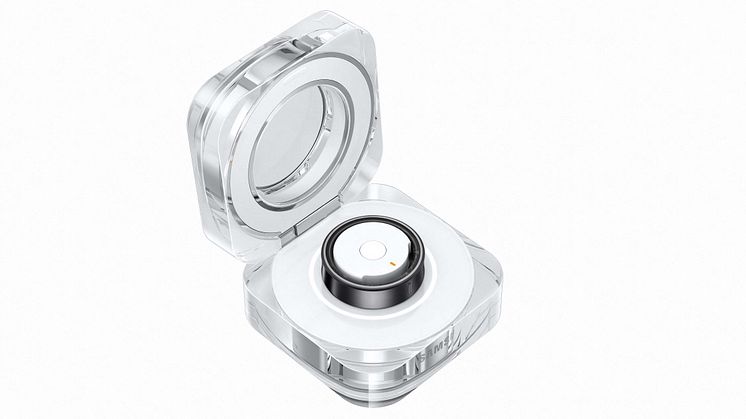 05-galaxy-ring-titaniumblack-charging-case-open-combination.jpg
