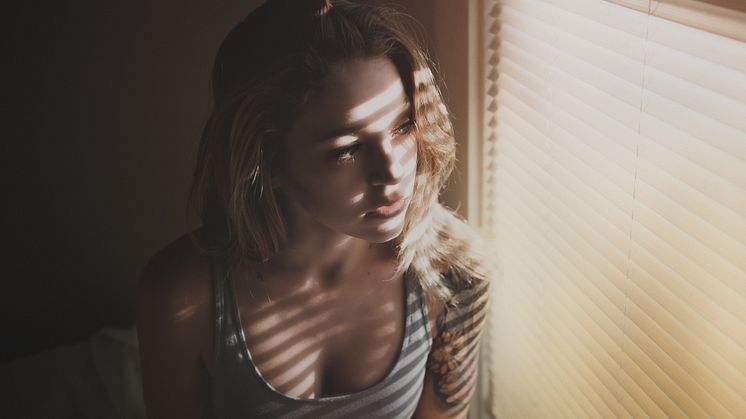 Für dich gibt es gerade mehr Schatten als Licht? Vielleicht steckst du in der Quarterlife Crisis