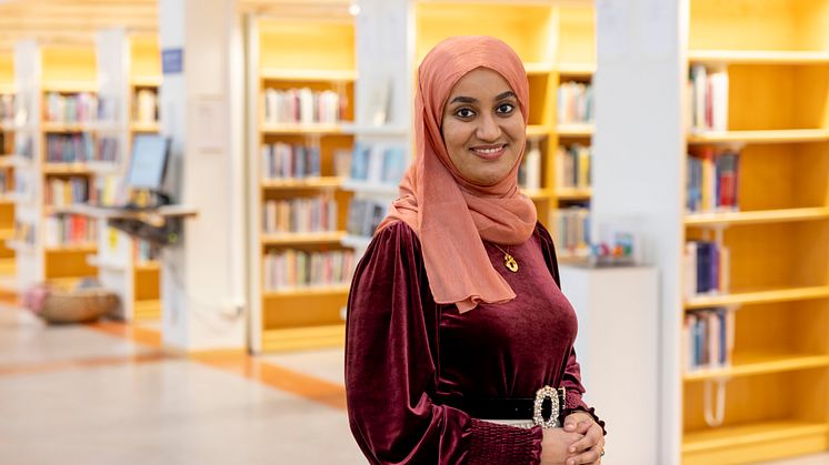 Sara Mahmoud har undersökt hur kognitivt inspirerad design kan användas för att skapa smartare AI-system i självkörande bilar.