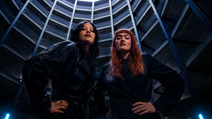 Icona Pop sätter elektrisk stämning till nya elektriska BMW iX3