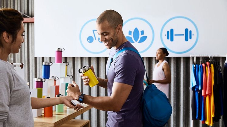 Visa ermöglicht kontaktloses Bezahlen  mit der neuen Fitbit Ionic