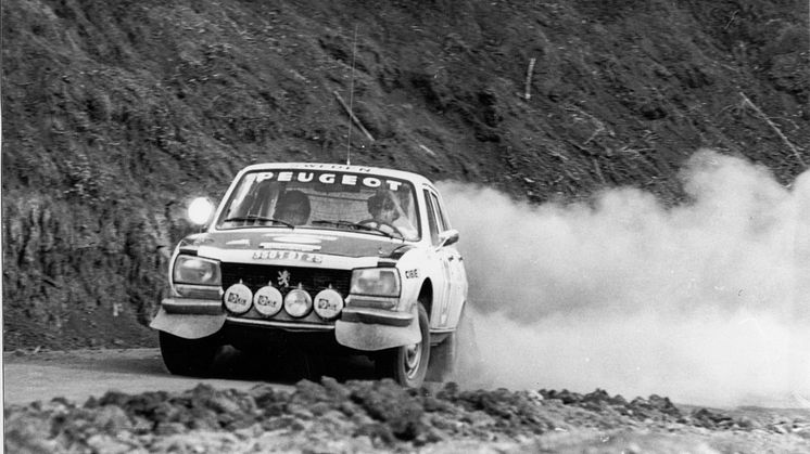 Ove ”Påven” Andersson och Hertz med Peugeot 504, vinnare i Safarirallyt 1975