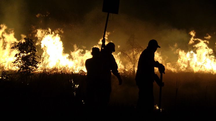 Amazonas brinner i Bolivia. Klimatförändringarna leder till allt fler skogsbränder som påverkar områdets biologiska mångfald, och gör jorden infertil till den grad att endast ogräs kan växa. Foto: CIPCA/Oxfam