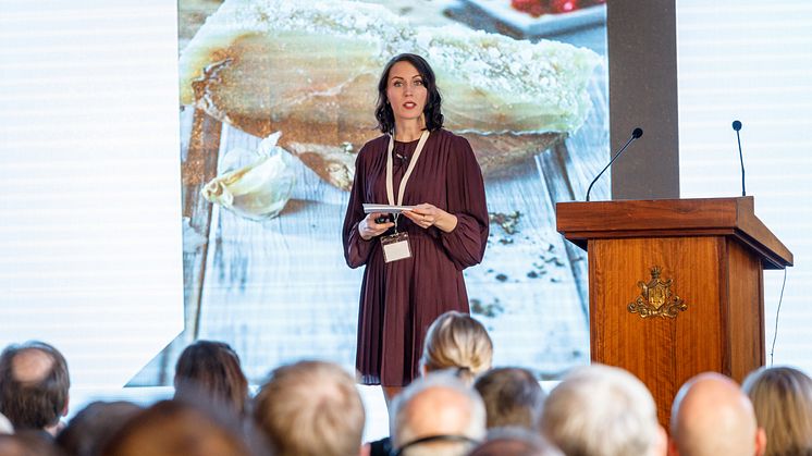 Sjømatrådets Ingrid Kristine Pettersen forteller forsamlingen om status i det globale klippfiskmarkedet.