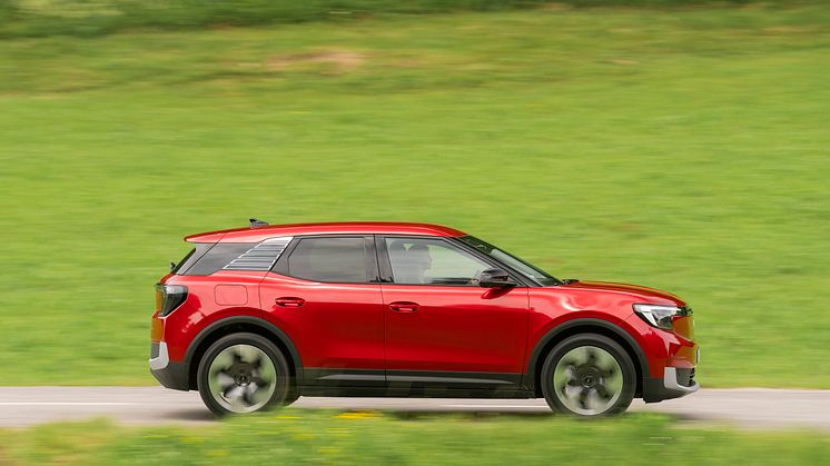 FORD EXPLORER RAPID RED 2024 (1).jpg