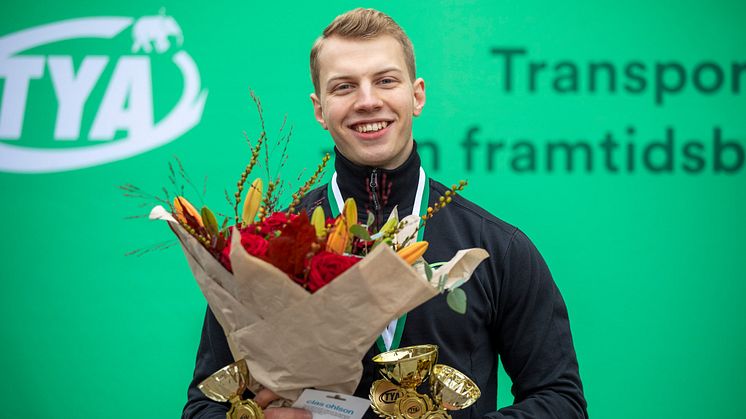 Emrik Gunnarsson från Mantorp vann SM för flygmekaniker. Nu väntar VM-mästerskapet World Skills i Shanghai. Foto: Liza Simonsson