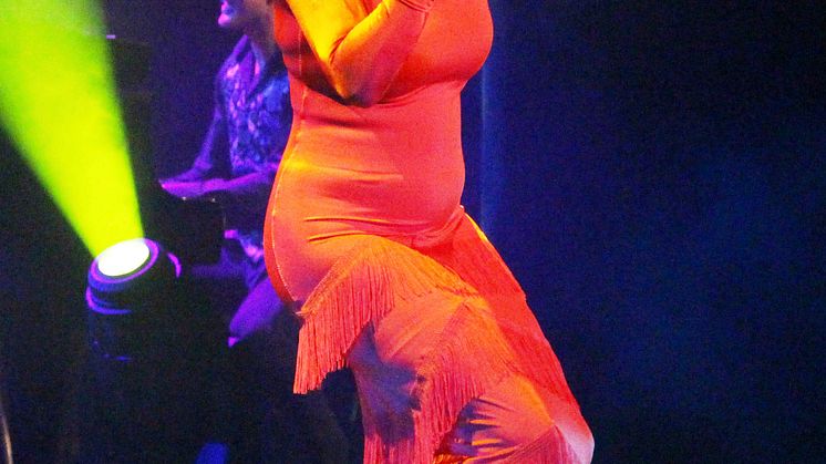 PHOTO Whitney Red Fringe Bent Knees Crop