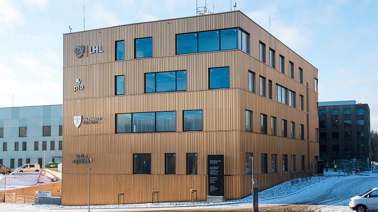 LHL-sykehuset: 28.500 m2 med til sammen 1.749 rom fordelt på 13 operasjonsstuer, 35 poliklinikkrom og 237 ordinære sengeplasser. Bilde Finn Ståle Felberg.