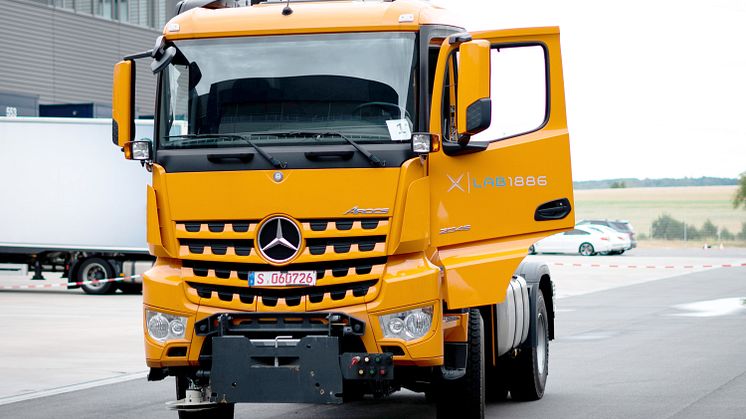 Självkörande Mercedes-Benz Actros visas på ELMIA Lastbil