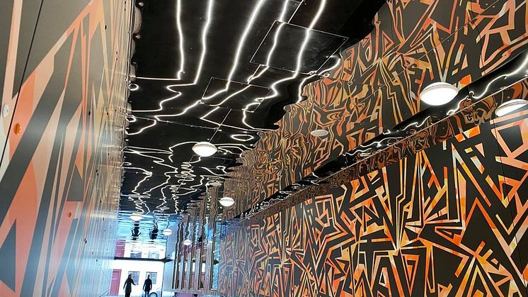Den nya passagen i Kristianstad är nu en sinnesupplevelse utöver det vanliga, med spegeltak, intensiva färger, pulserande ljus och musik-mystik
