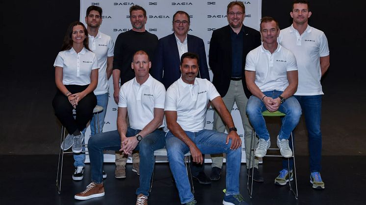 Nasser al-Attiyah och hans co-driver Mathieu Baumel ansluter till Dacia’s rally-raid team