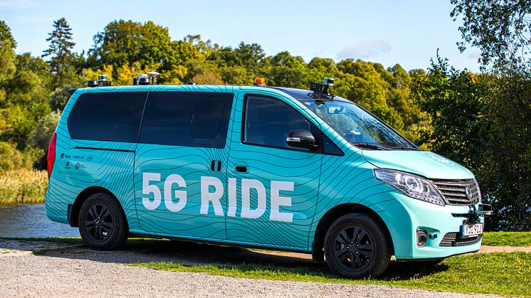 Självkörande, eldriven och 5G-uppkopplad -  premiärtur för framtidens kollektivtrafik på Kungliga Djurgården