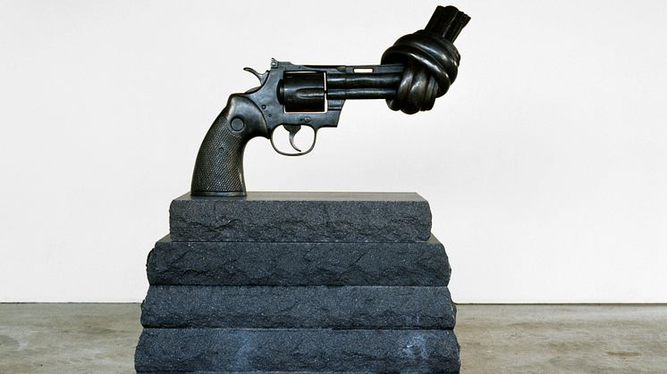 Nytt konstverk i centrum – Halmstad får sin egen knutna revolver